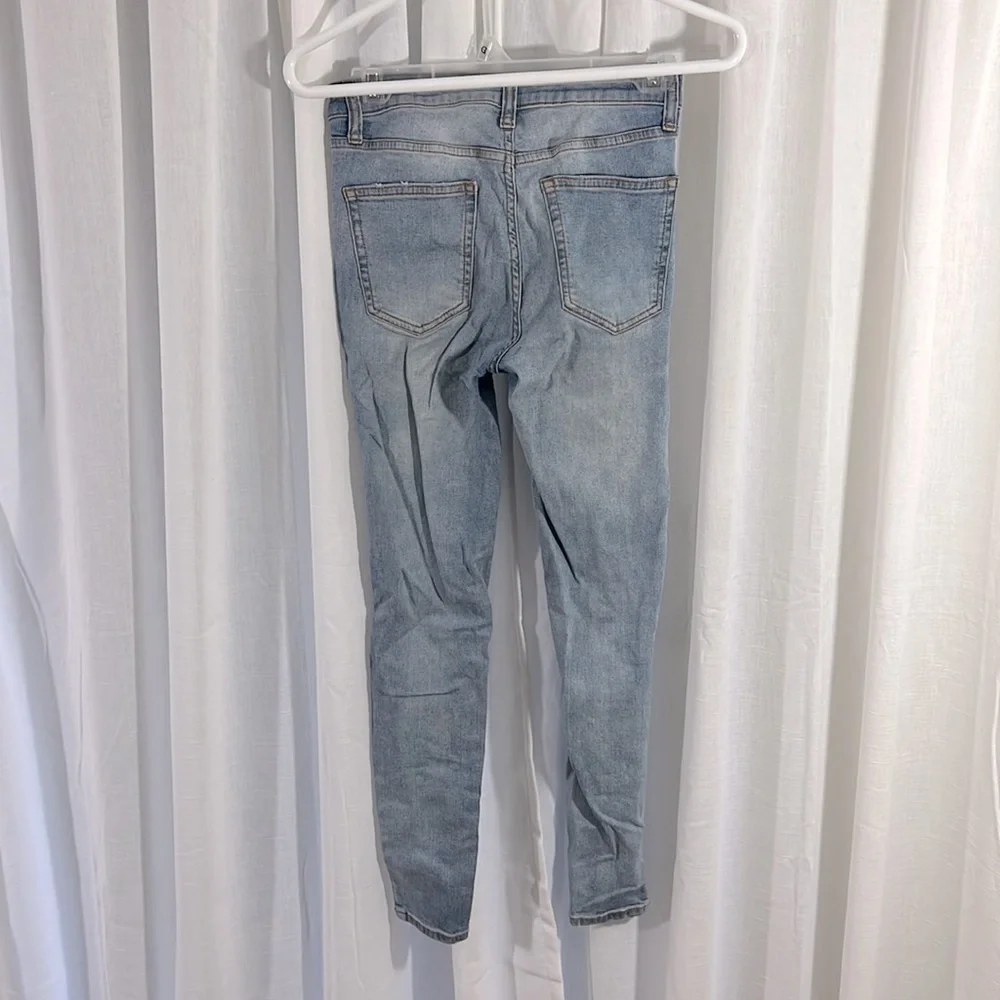 Womens size 2 Wild Fable High Waist Distressed Knee Skinny Jeans - Picture 5 of 8